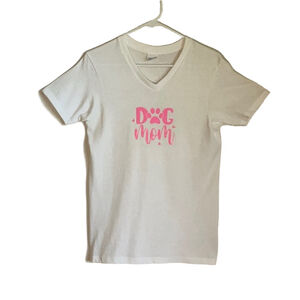 “Dog Mom” T-Shirt